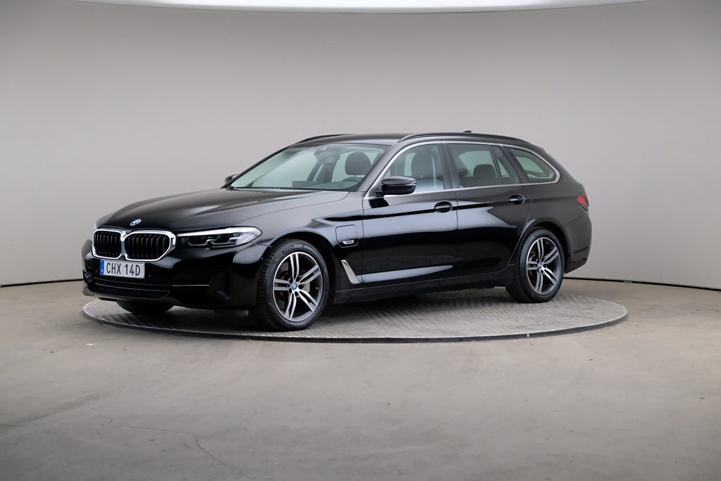 BMW 530e 5 xDrive Touring Connected Drag