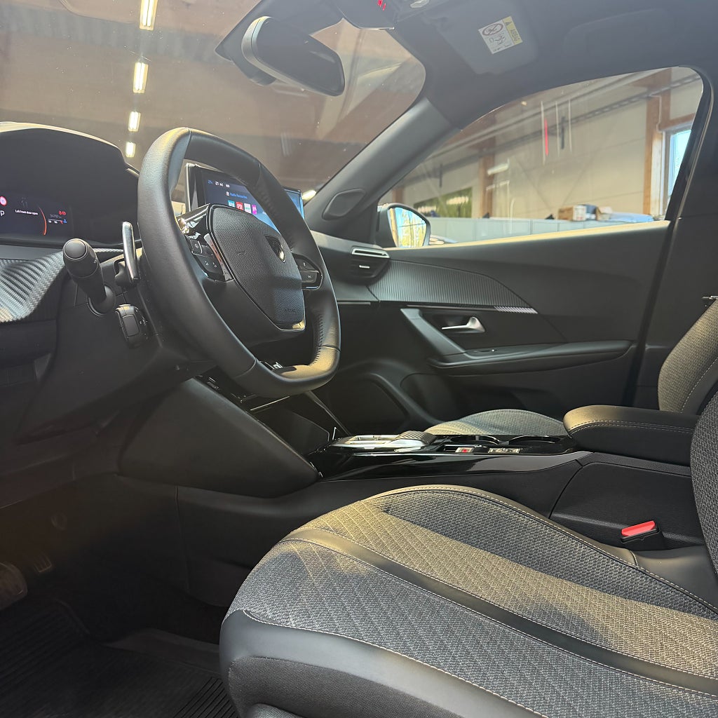 Peugeot 2008 1.2 PureTech 130 EAT Allure Winter Pack Carplay Kamera