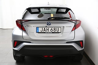 SUV Toyota C-HR 7 av 25
