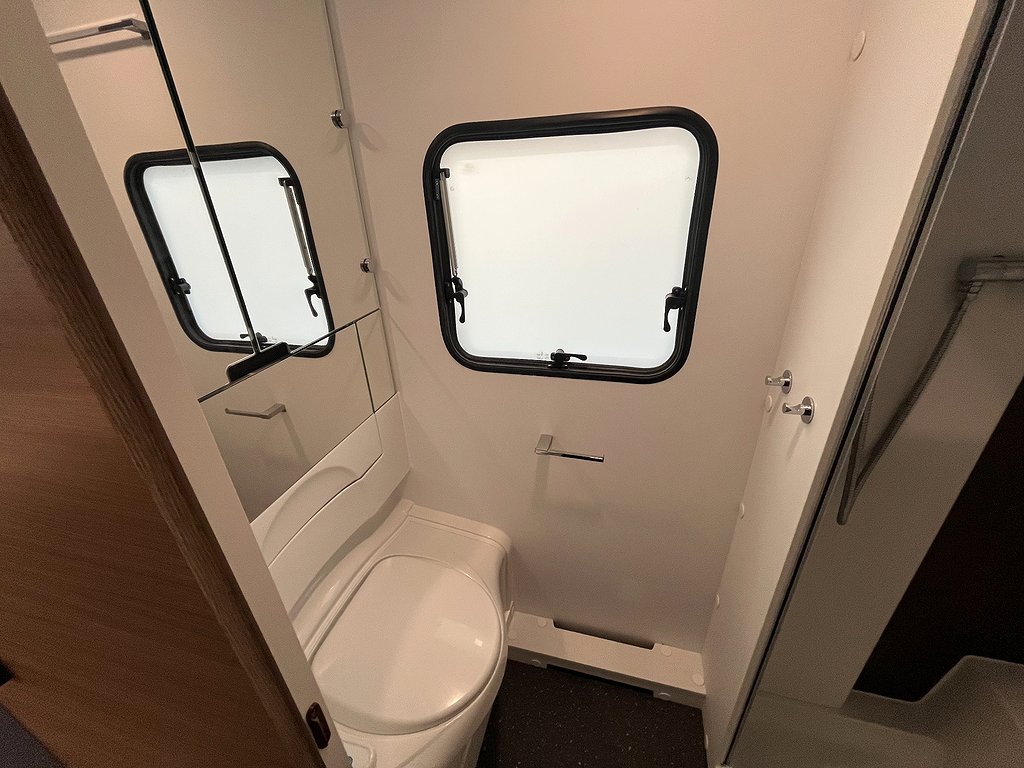 Adria Altea 552 PK / Barnkammare / 7 bäddar / EL-Patron - Adria