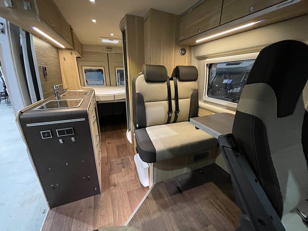 Hymer Grand Canyon / Solcell / B-körkort / Plåtis / Markis - Hymer