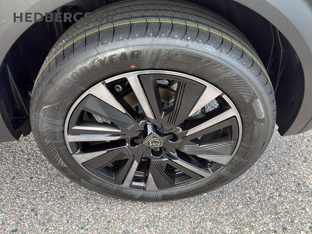 Peugeot 2008 Hybrid 145HK GT thumbnail