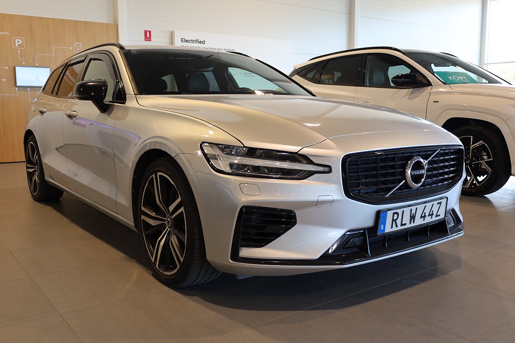 Volvo V60 Recharge T6 AWD 340hk R-Design |Navi|Kamera|Voc| 2022