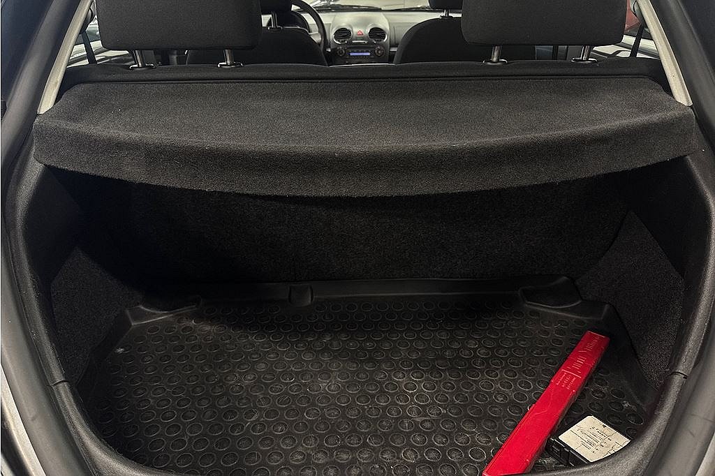 Volkswagen Beetle NEW BEETLE 1,6 NYSERVAD, 3 brukare