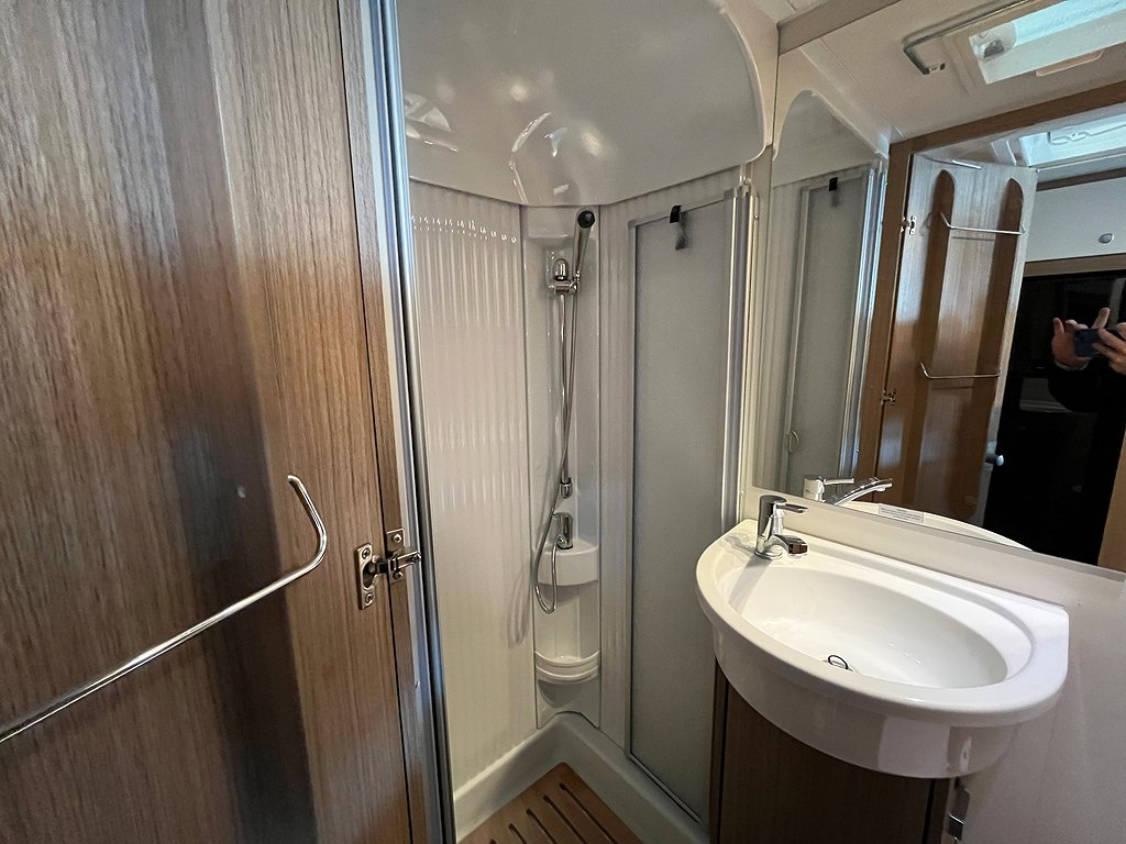 Carado A 464 B-kort / 6 bältade / 6 Sovplatser /4995kr/mån - Carado