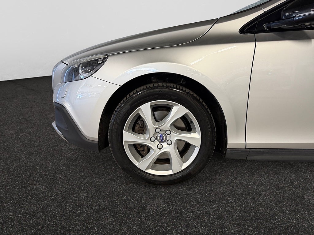 Volvo V40 Cross Country D3 DRAG Värmare Navi Bluetooth VoC Sensor bak bild 15