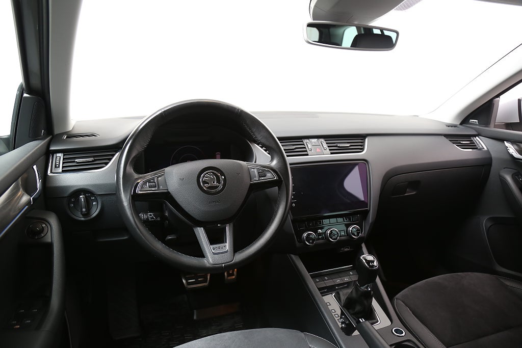 Skoda Octavia Scout 2,0 TDI 4x4 Premium Aut P-värme Dragkrok 2019