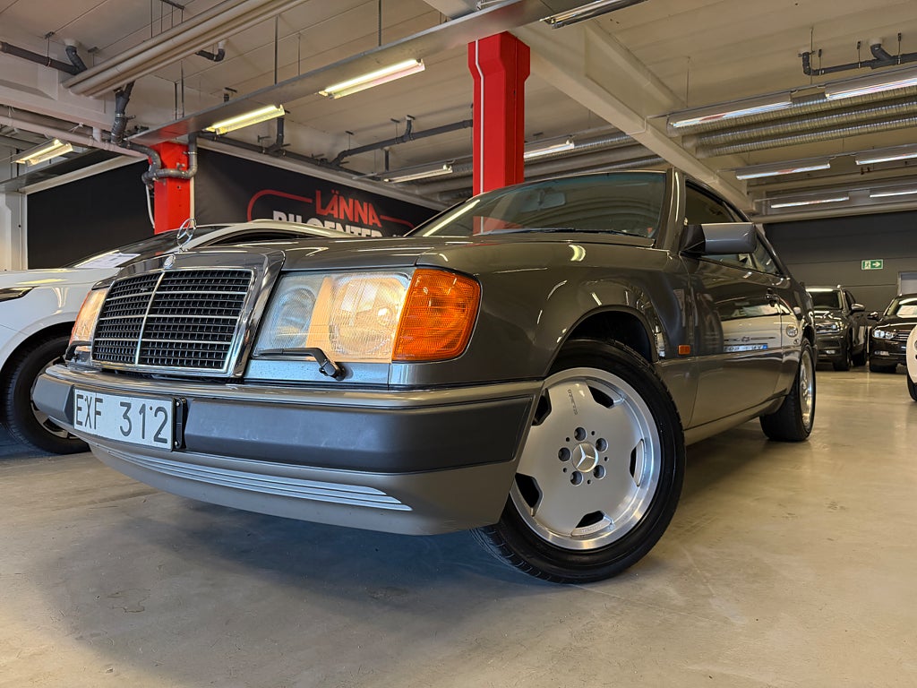 Mercedes-Benz 300 1990 - miniatyr 2