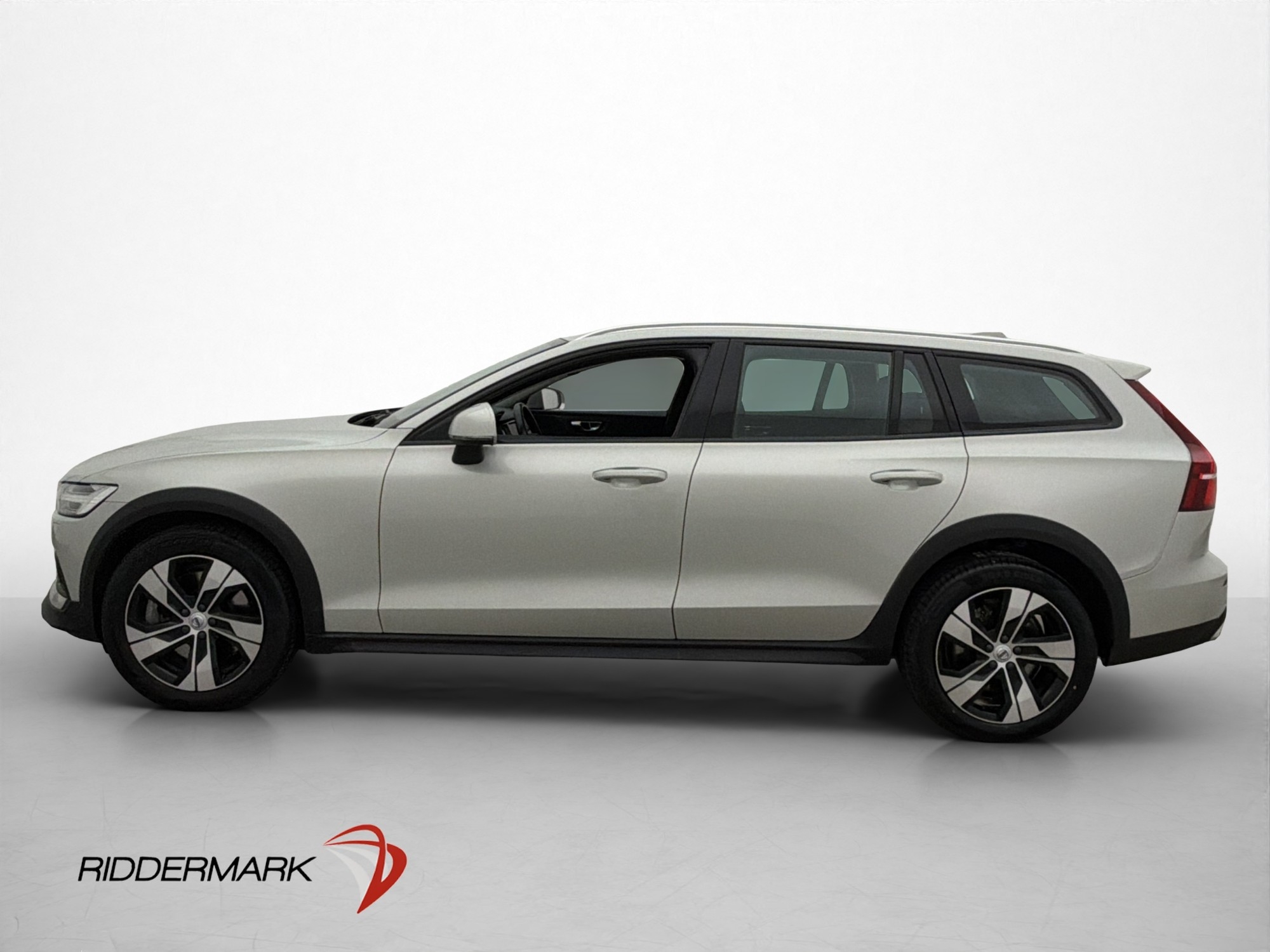 Volvo V60 Cross Country B4 AWD Advanced 2022, kuva 4/66