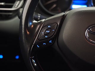 SUV Toyota C-HR 18 av 24