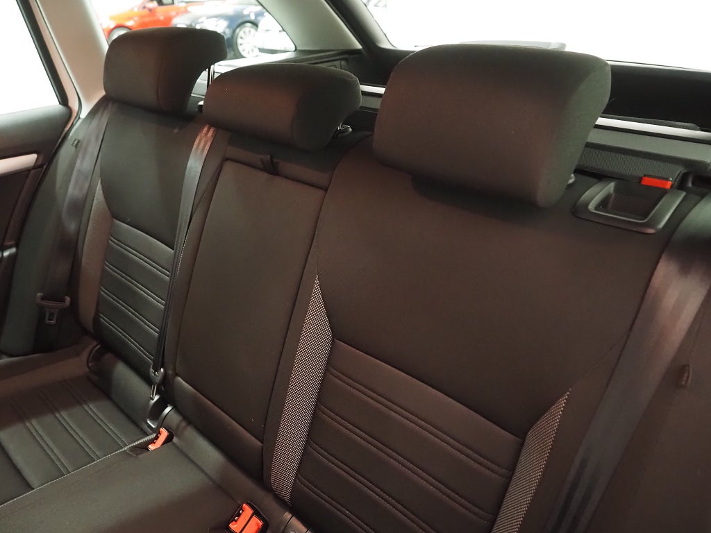 Skoda Octavia Kombi 2.0 TDI 4x4 Ambition D-Värm Dragkrok PDC 2018