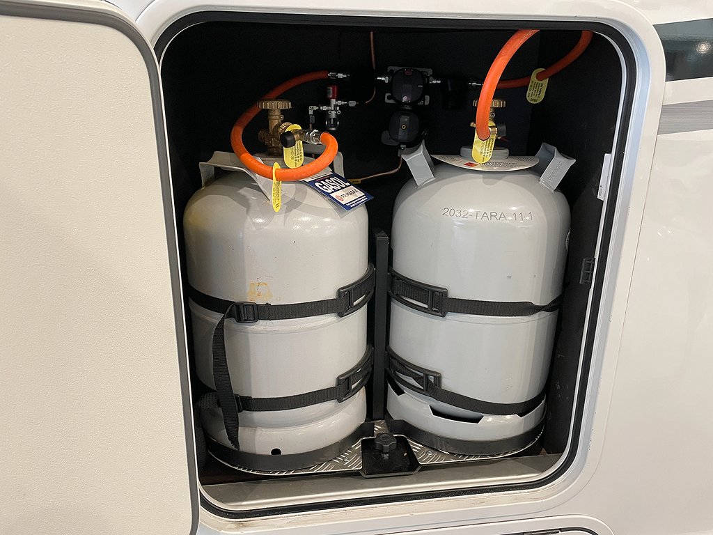 Kabe TMI 810 LGB Imperial / Hyd-stöd / Drag / AC / Solcell - Kabe