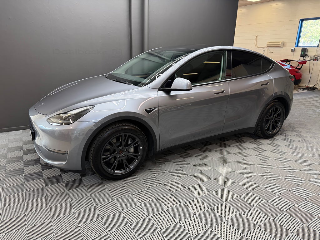 Tesla Model Y Long Range AWD / 7-Sits / Dragkrok