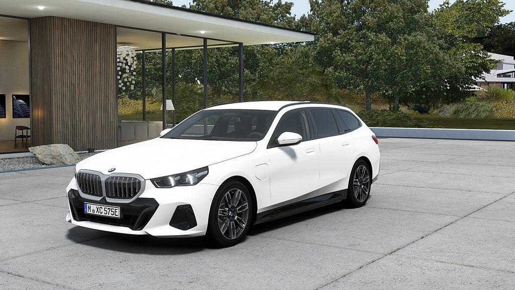 BMW 530e xDrive Touring M Sport Active Ed Drag HiFi DA+ Företagskampanj