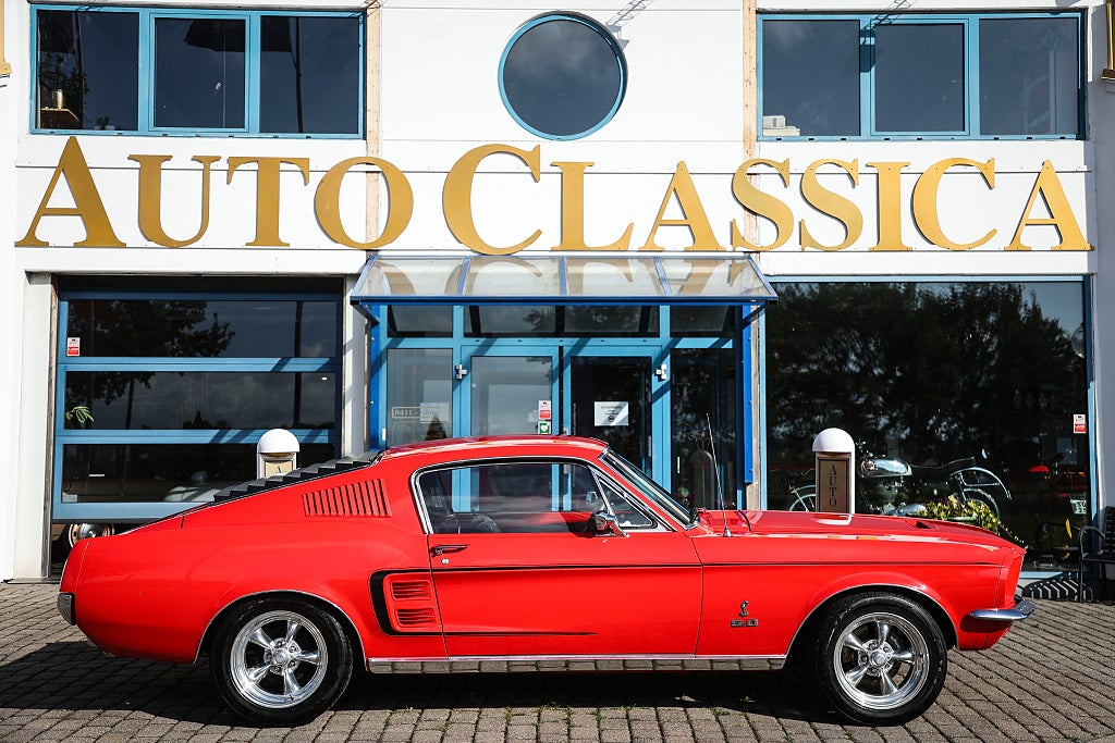 Ford Mustang Fastback 5.0 V8 Restomod 