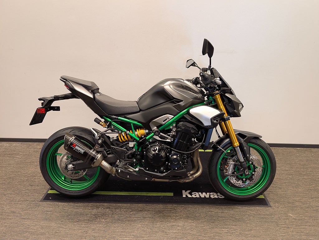 Kawasaki Z900 SE Performance Metallic Matte Graphenesteel Gray 