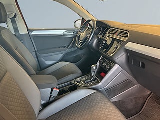 Volkswagen Tiguan 1.4 TSI 4Motion Base Drag Mvärmare Bkamera CarPlay S&V – bild 11