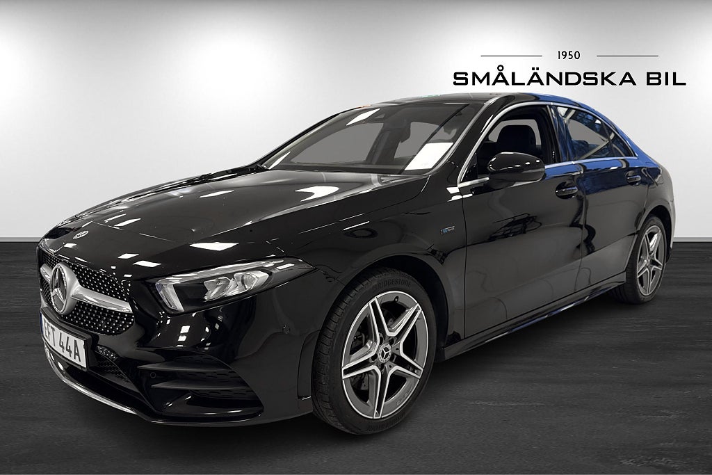 Mercedes-Benz A 250 e Sedan 8G-DCT AMG Line