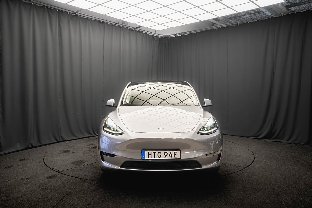 Tesla Model Y Long Range AWD DRAG 20'' QUICKSILVER PANO 1-ÄGARE MOMS