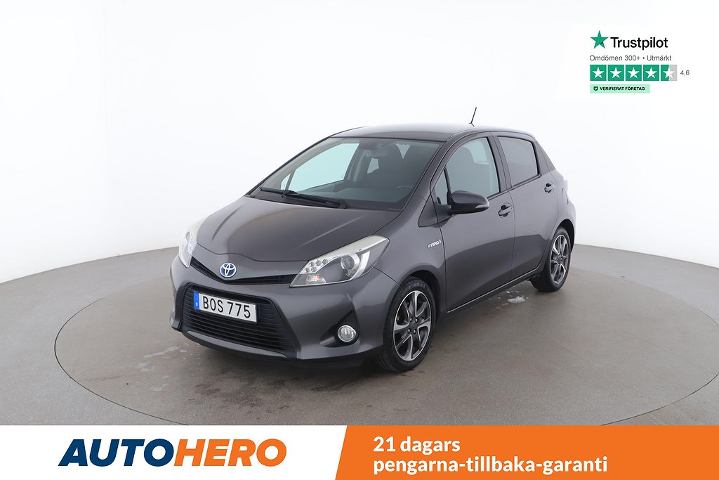 Toyota Yaris Hybrid e-CVT / NYSERVAD, Backkamera