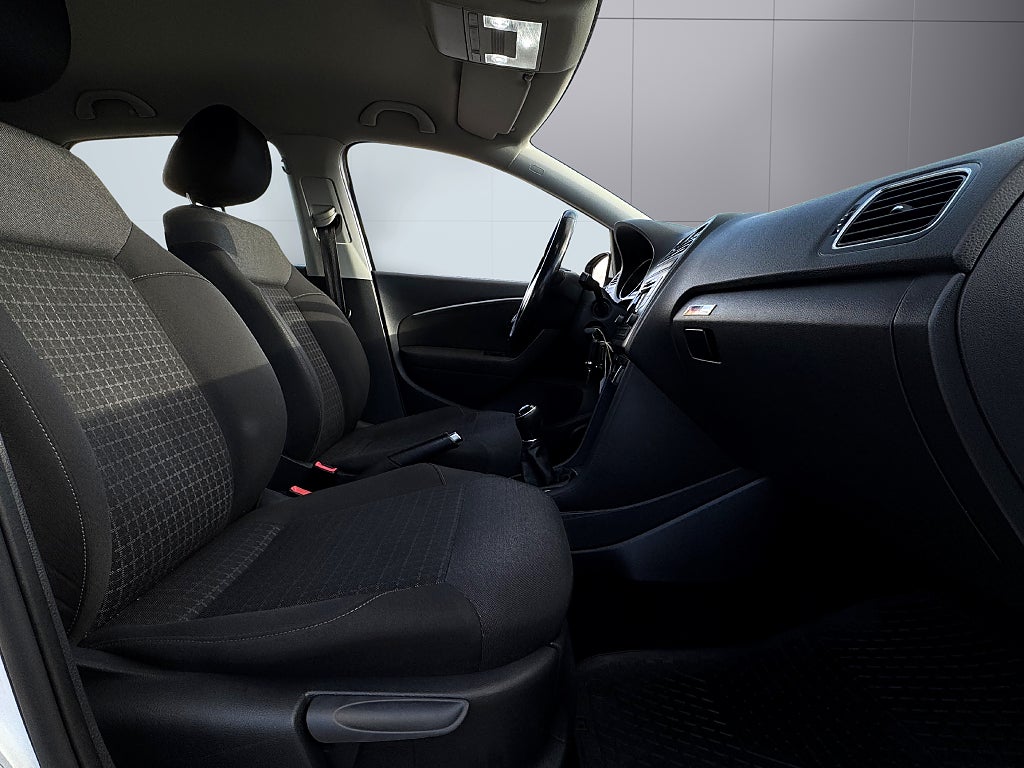 Volkswagen Polo 5-dörrar 1.2 TSI R-Line Base P-Sensorer Ny servad - miniatyr 13