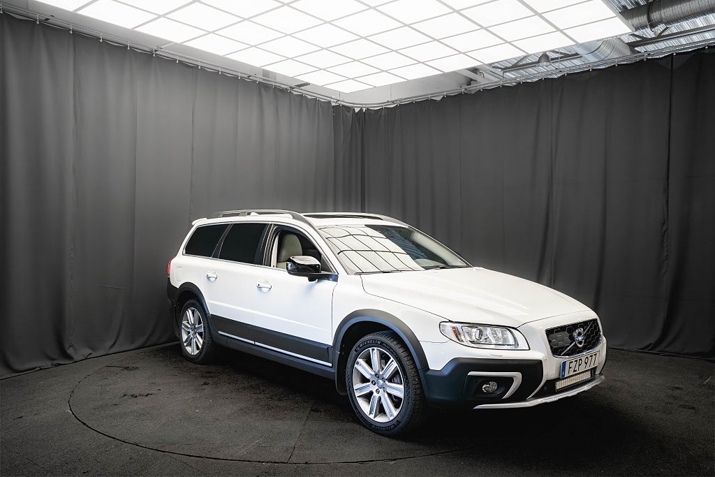 Volvo XC70 D4 AWD SUMMUM PANO H/K LÄDER DRAG D-VÄRM 2-ÄGARE 181hk