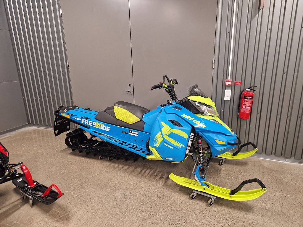 Ski-Doo Freeride 800 146" 