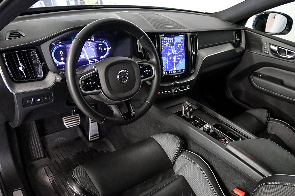 Volvo XC60 Recharge T8 AWD R-Design H/K Pano Värmare Drag