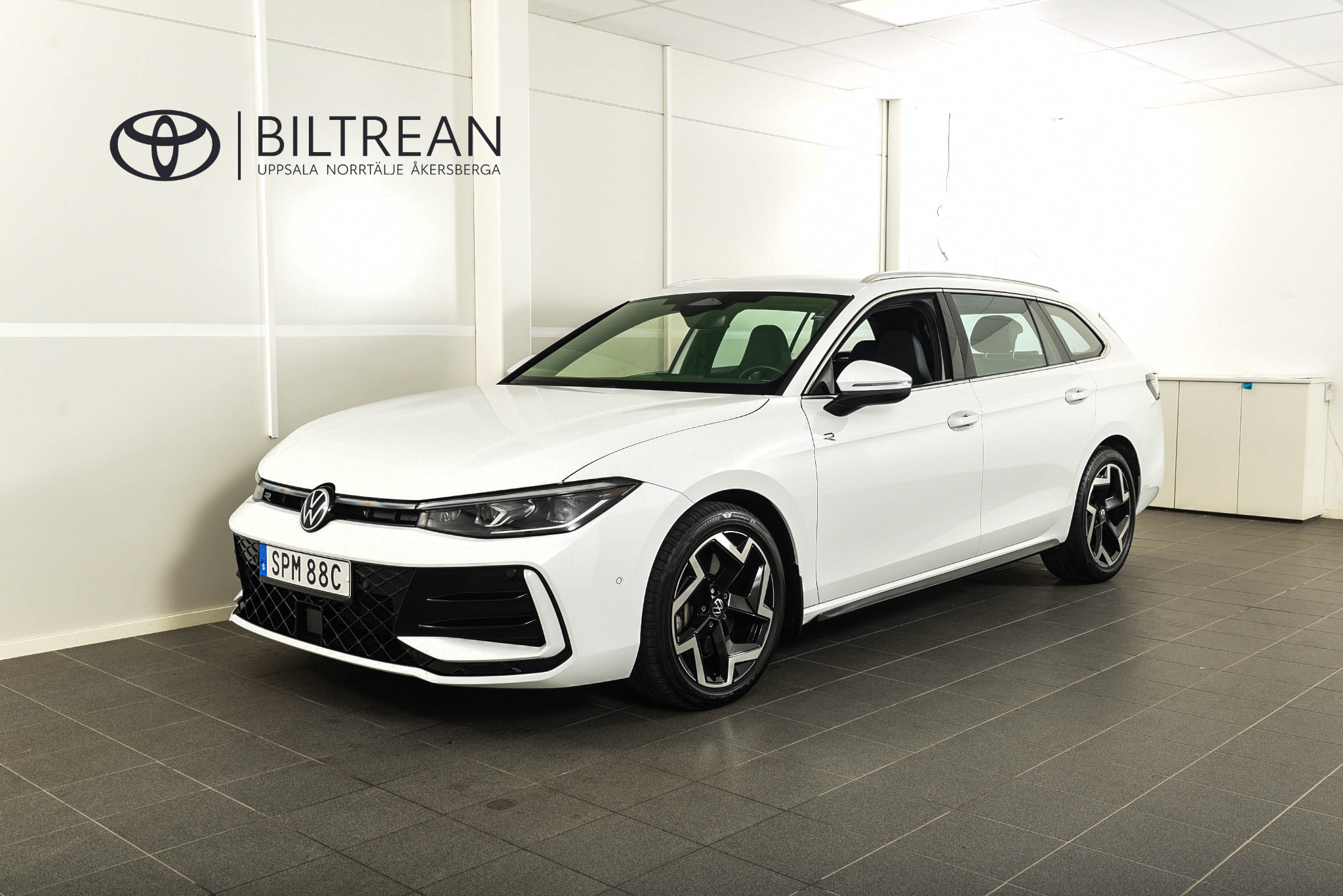 Volkswagen Passat 2024, photo 7/10