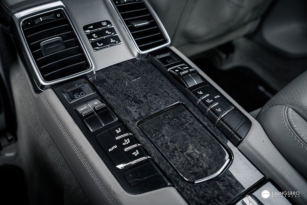 Porsche Panamera 2011 - miniatyr 16