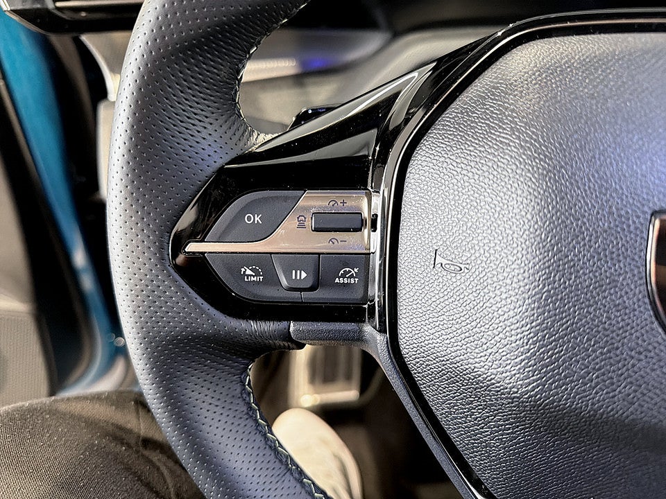 Bild på Peugeot 408 GT 1.2 PT 130hk Aut B-KAMERA ELSTOL