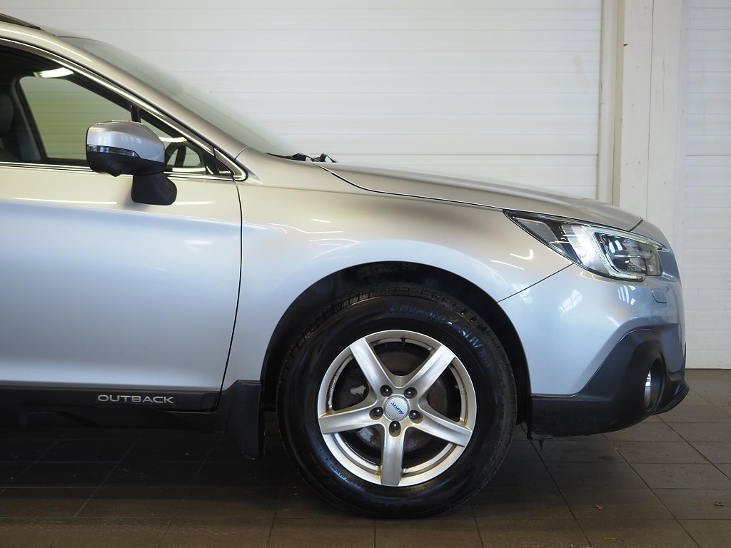 Subaru Outback 2.5 4WD Lineartronic 175hk Drag Skinn B-Kamera M-Värm