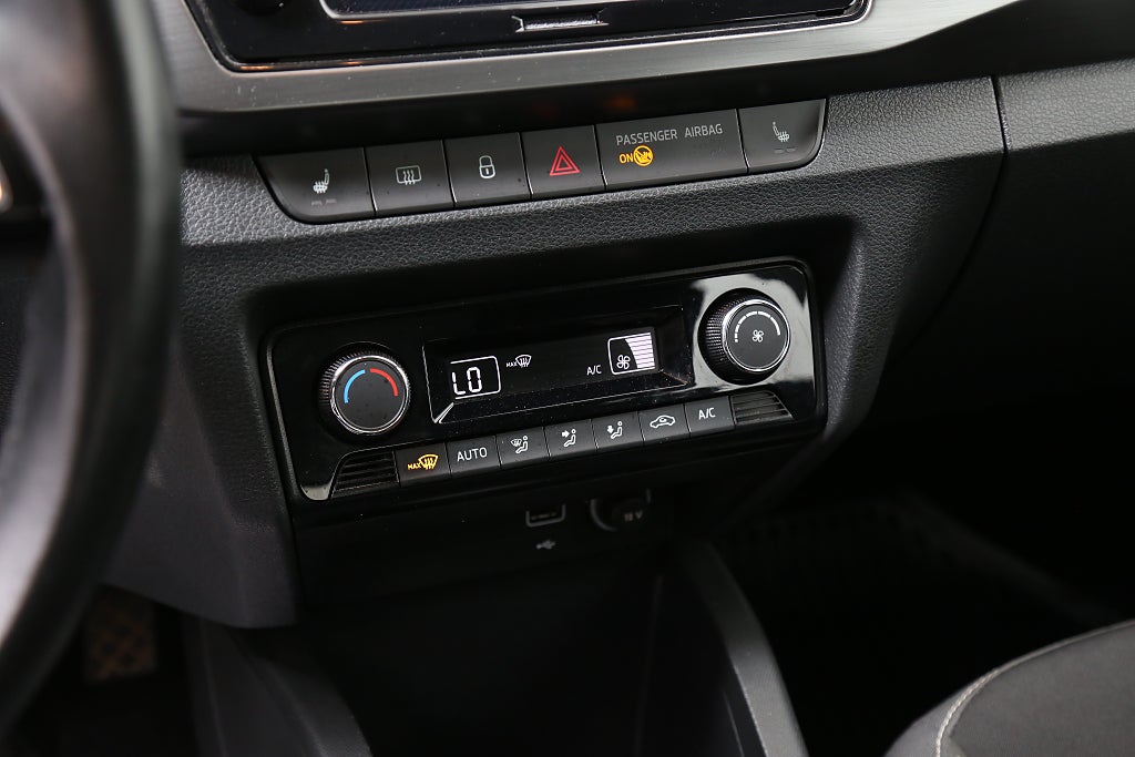 Skoda Fabia 1,0 TSI 95hk Style P-sensorer Kamera Komfortpaket 2020