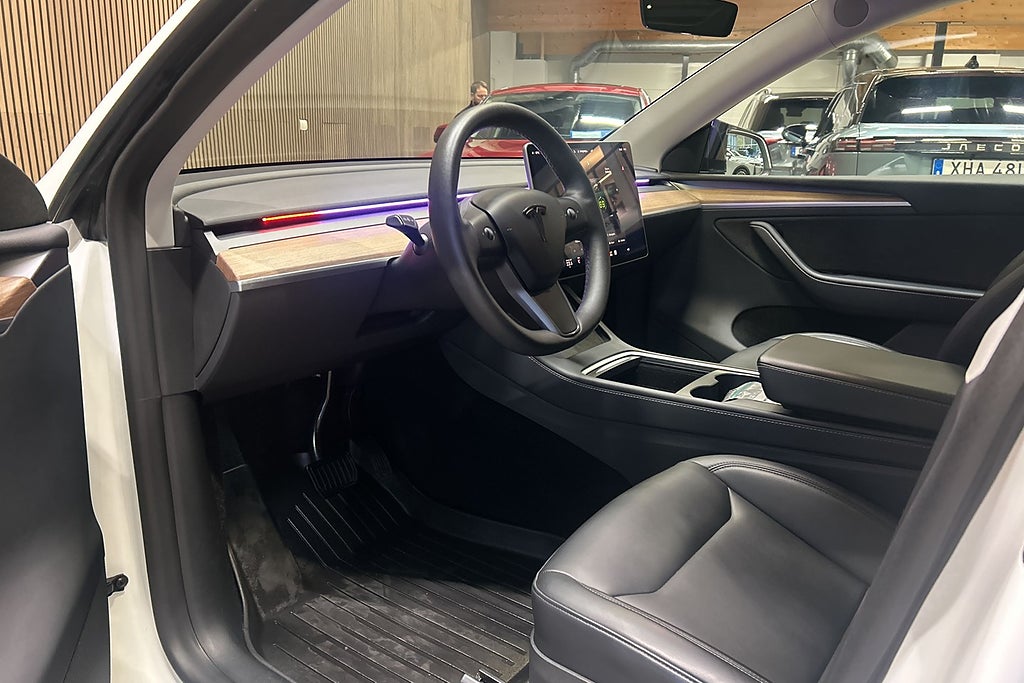 Tesla Model Y Long Range AWD 541hk Pano Läder