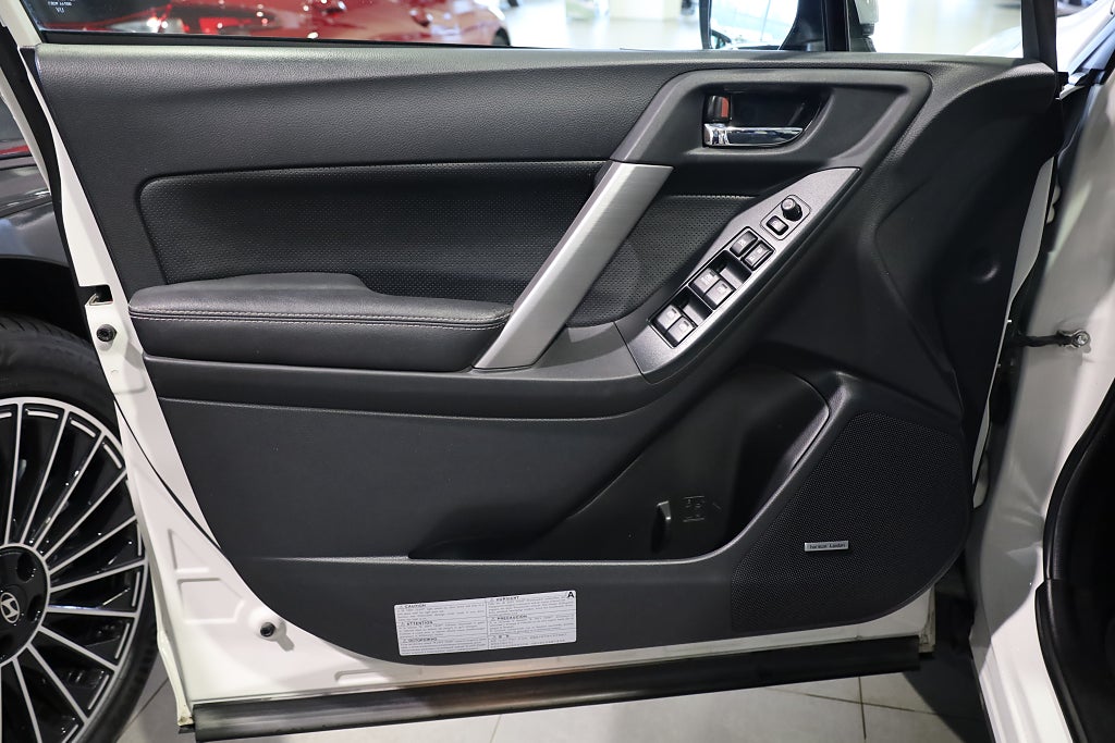 Subaru Forester 2.0 4WD XT 241HK Drag M-Värme H&K Navi Kamera Panorama 2014