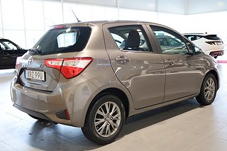 Halvkombi Toyota Yaris 8 av 21