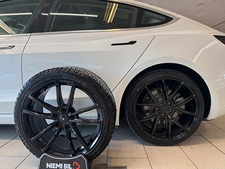 Tesla Model 3 Long Range AWD 440hk/360°Kamera/Pano/Navi/S&V