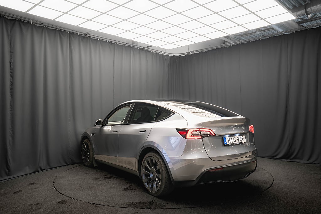 Tesla Model Y Long Range AWD DRAG 20'' QUICKSILVER PANO 1-ÄGARE MOMS