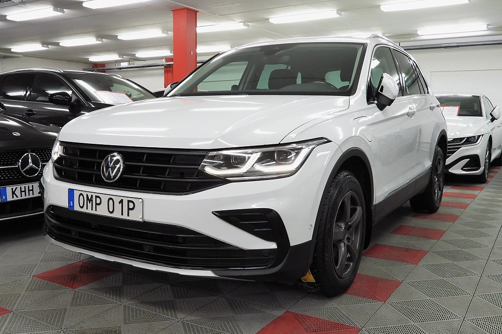 Volkswagen Tiguan eHybrid Plugin 1.4 TSI Elegance Drag SoV Hjul Räntan fr 1.95% 