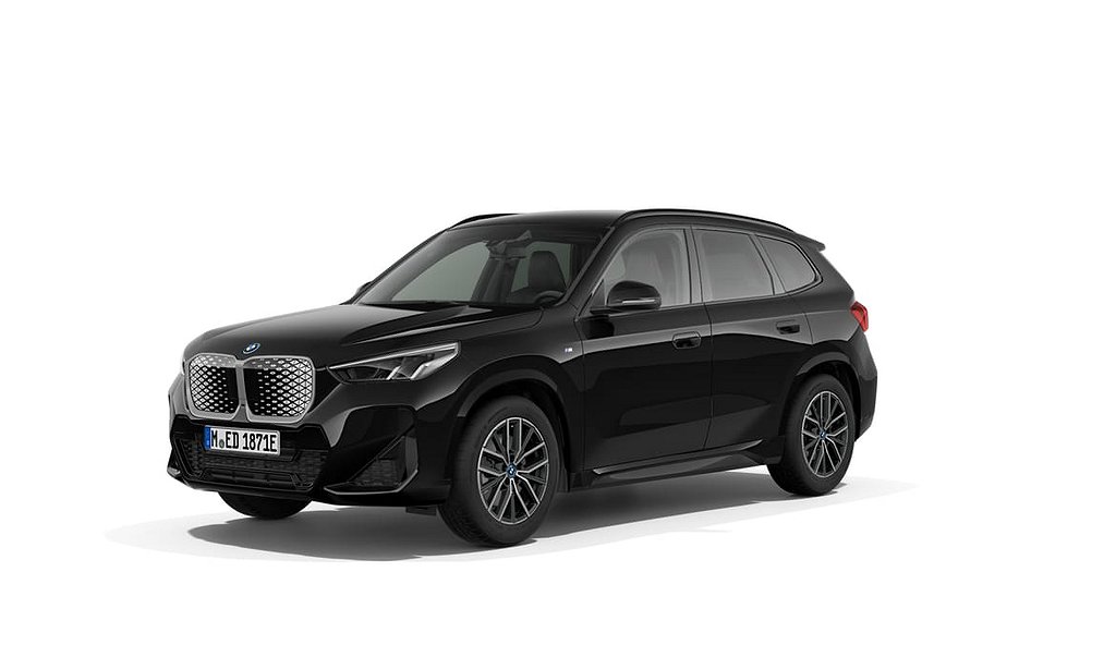 BMW iX1 xDrive30 M Sport / Rattvärme / Dragkrok