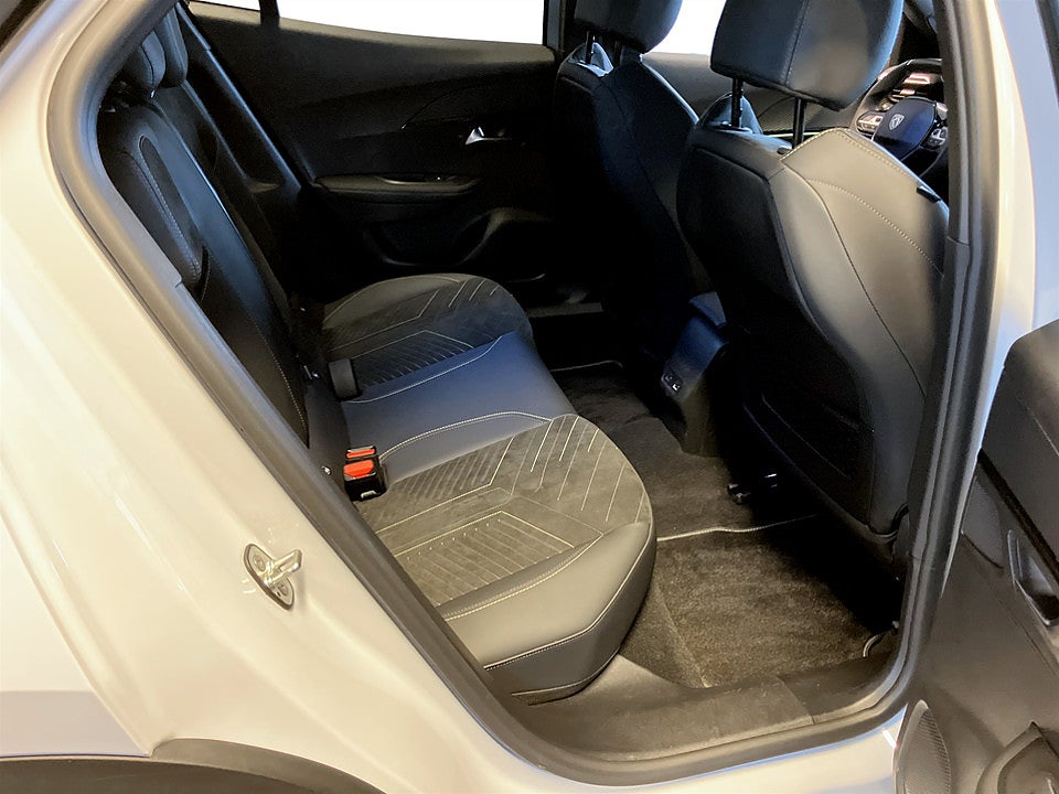 Bild på Peugeot 2008 GT 1.2 PT 130hk Aut B-KAMERA CARPLAY