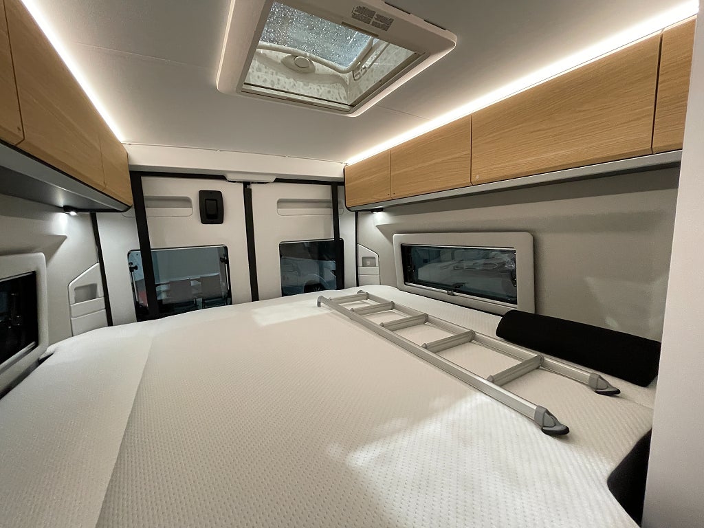 Adria Twin 640 SGX /Automat /höj & sänkbar säng/Multimedia/ - Adria