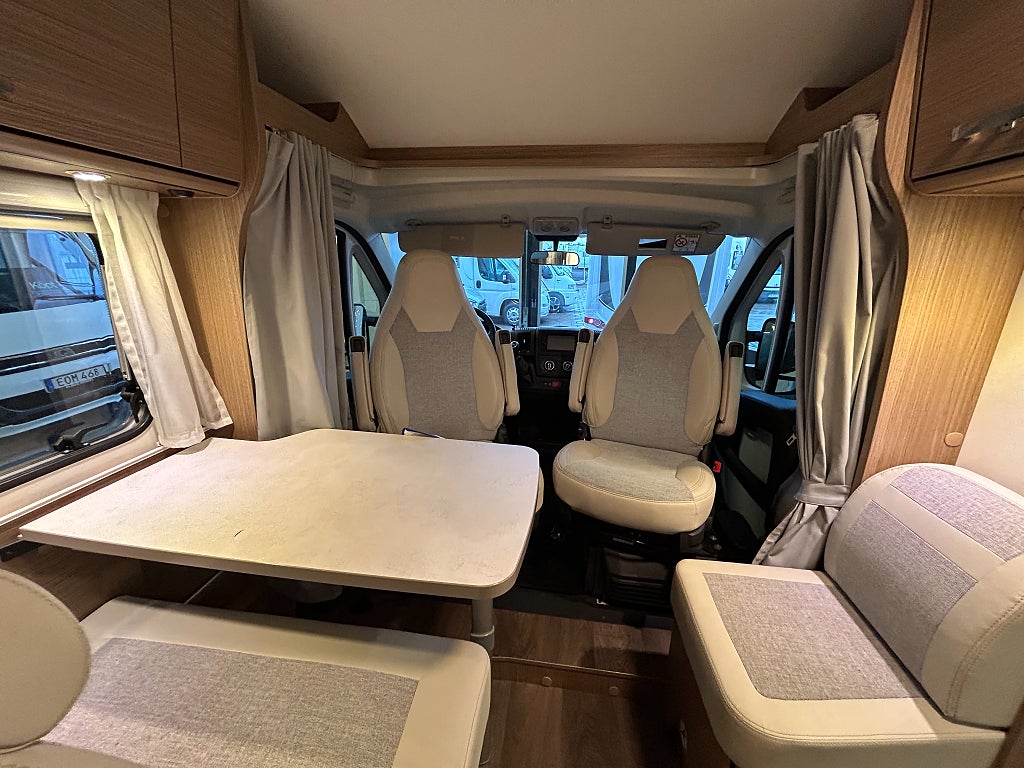 Carado V 132 / Cykelställ / Markis / Under 6m / B-körkort - Carado