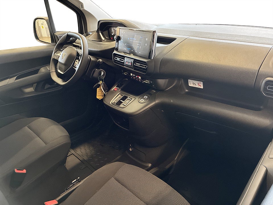 Bild på Peugeot Partner Crew Cab 130hk Aut - EDITION! SERVICE & V-HJUL INGÅR!