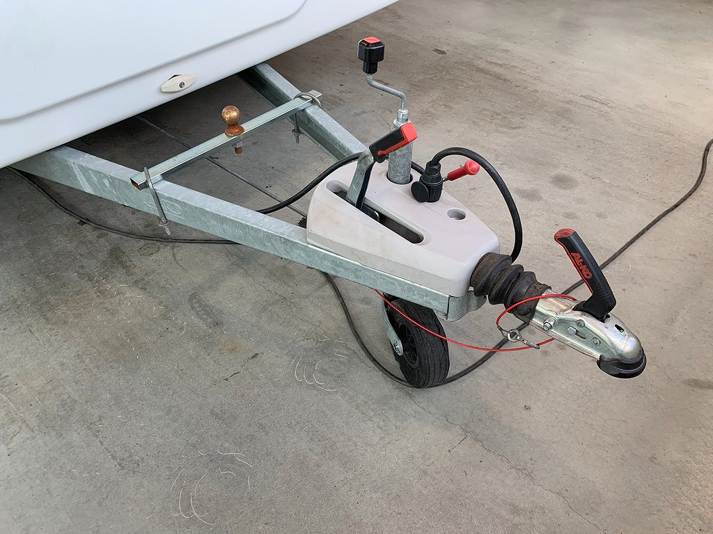 Adria Aviva 563 PT / Barnkammare / 1500kg / 7 bäddar / 3-vån - Adria