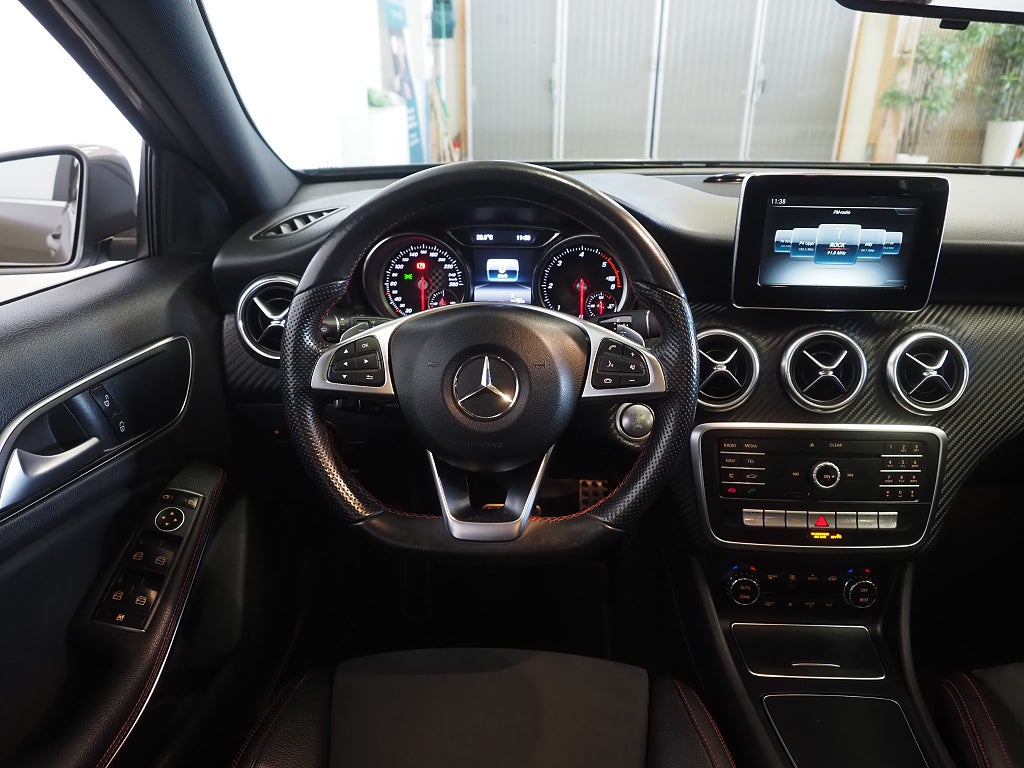 Mercedes-Benz A 180 d 7G-DCT AMG Line Kamera Pano Navi Låga mil 2018