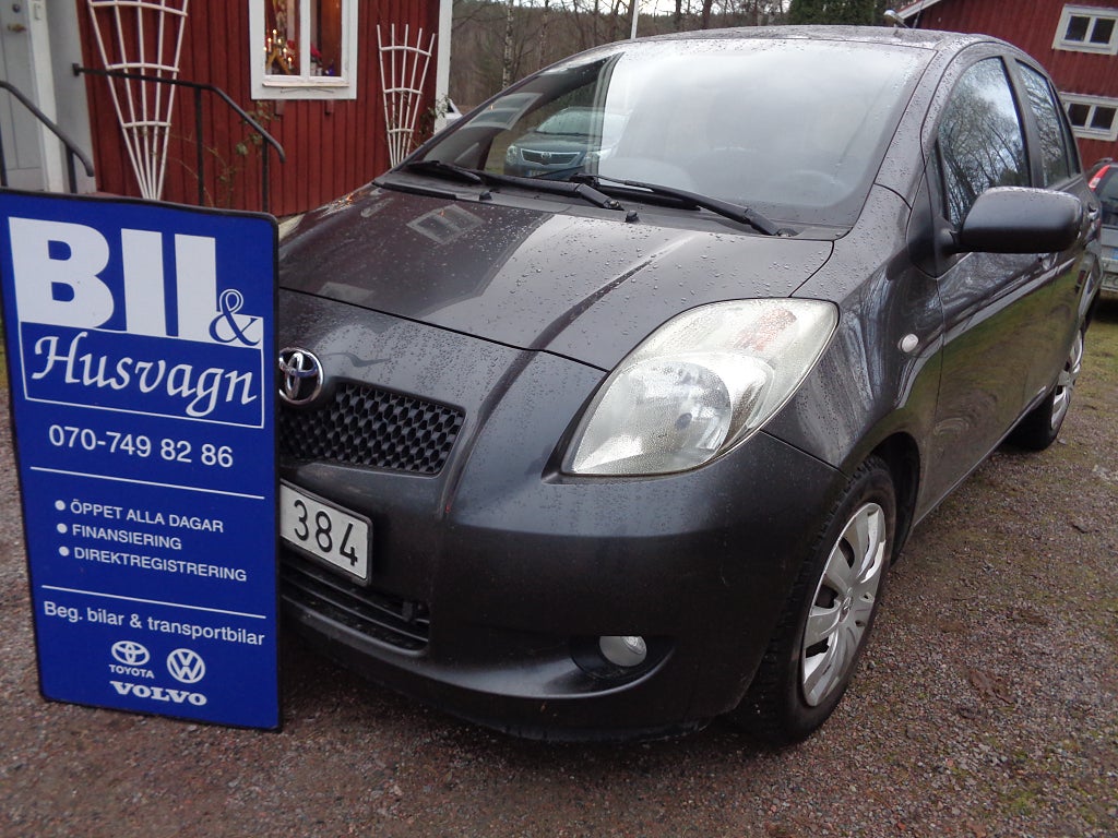 Toyota Yaris 5D 1.3 VVT-i NYRENOV. MOTOR/NYBES/MVG/FINANS/INBYYTE