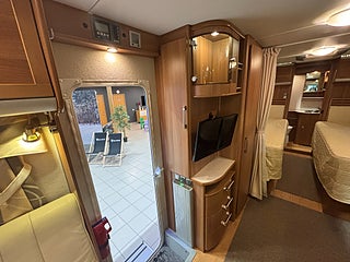Husbil-halvintegrerad Kabe ROYAL 880 LT 17 av 33