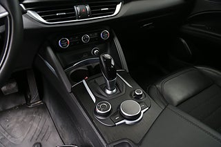 SUV Alfa Romeo Stelvio 15 av 27