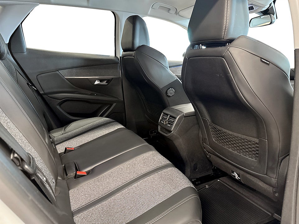 Bild på Peugeot 3008 Allure 1.2 PT 130hk CARPLAY FARTHÅLLARE